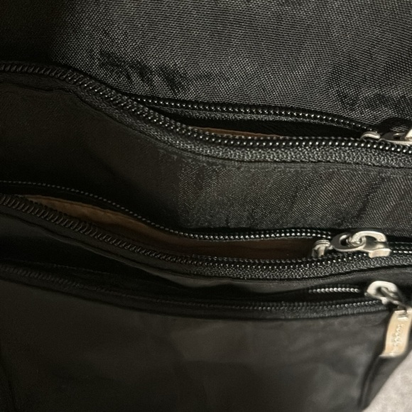 Baggallini Crossbody Sling bag - Picture 4 of 13